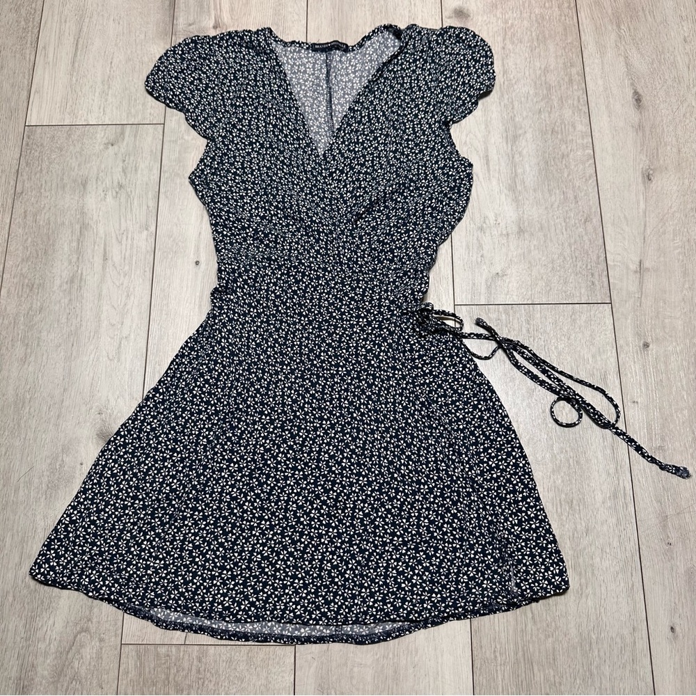 Brandy Melville Floral Wrap Dress Adjustable Tie Short Sleeve V-Neck Mini Dress